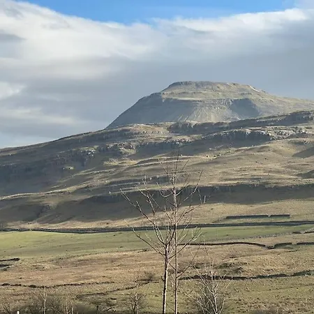 Ivy Mount - Your Gateway To The Yorkshire 3 Peaks 잉글턴